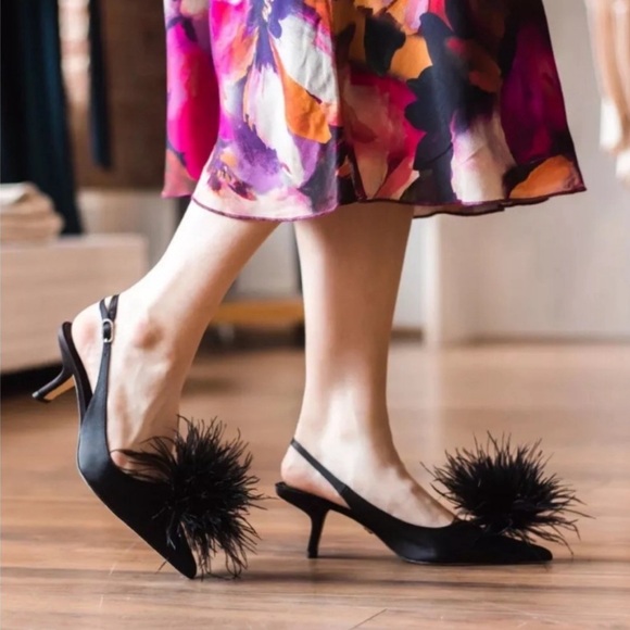 Shoes Size 6.5 - Picture 4 of 9